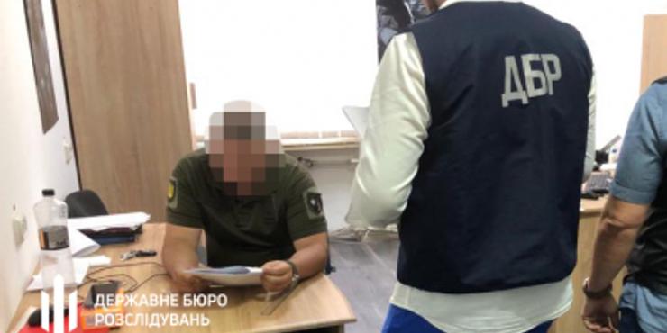 Суд арештував воєнкома з Закарпаття, який змушував солдатів будувати будинок
