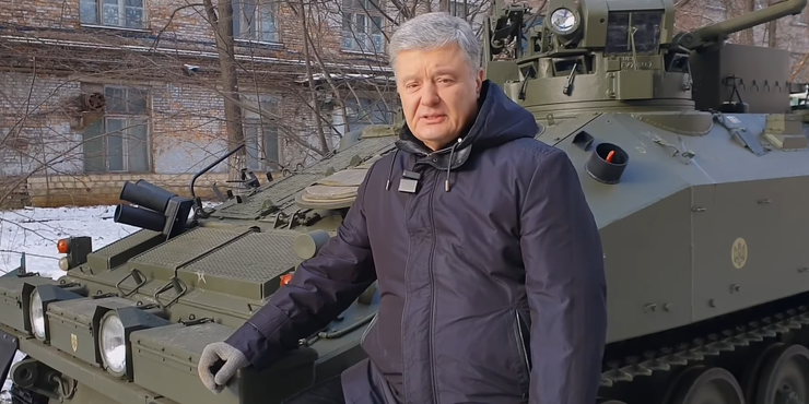 Порошенко привіз в Україну бронетранспортери Spartan: скоро будуть під Бахмутом та Авдіївкою