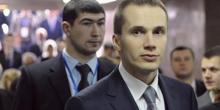 Син Януковича "Саша-стоматолог" є власником компанії з найбільшими обсягами експорту вугілля з окупованого Донбасу, - ЗМІ