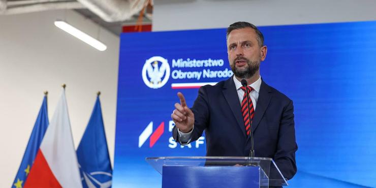 Російські літаки три дні поспіль шпигували за ППО Польщі, - польське міноборони Владислав Косиняк-Камиш