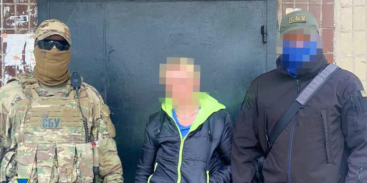 СБУ затримала колаборанток на Донеччині: одна з них працювала на “вагнерівців”, які штурмують Бахмут