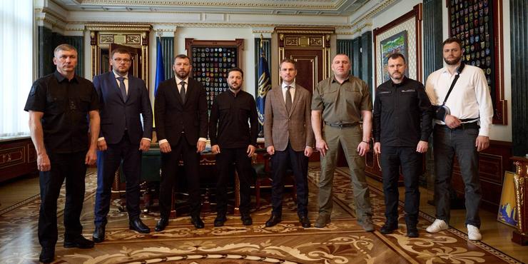Зеленський зустрівся з представниками силових і антикорупційних органів: зробив груповий знімок і нагадав про "спільного ворога"