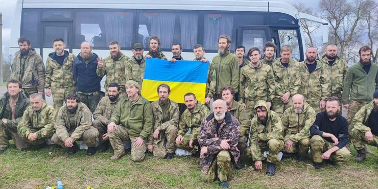 Великий Великодній обмін полоненими: в Україну повернулися 130 військових