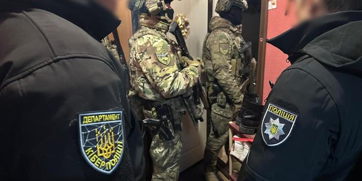 Поліція проводить понад 200 обшуків у 19 регіонах України: які підстави