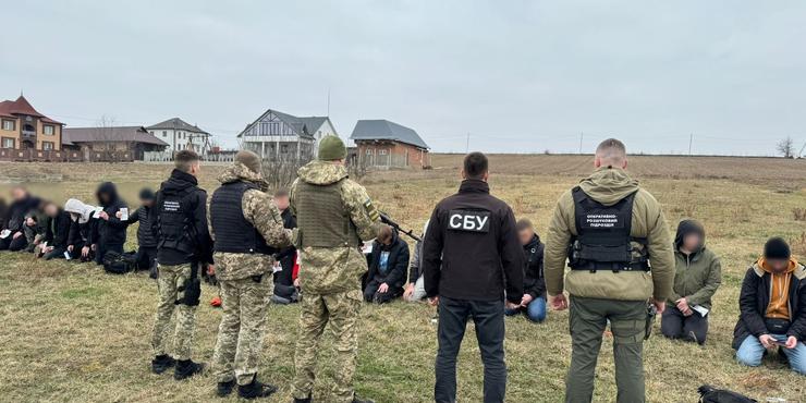 На кордоні з Румунією затримали автобус з понад 30 чоловіками: загальна вартість "рейсу" становила 340 тис. грн