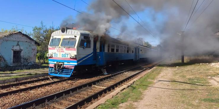 Атака РФ на поїзд на Харківщині Атака РФ на поїзд на Харківщині