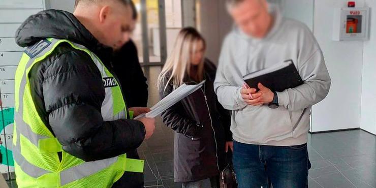 На трьох найбільших фармацевтичних заводах України поліція проводить обшуки, - ЗМІ