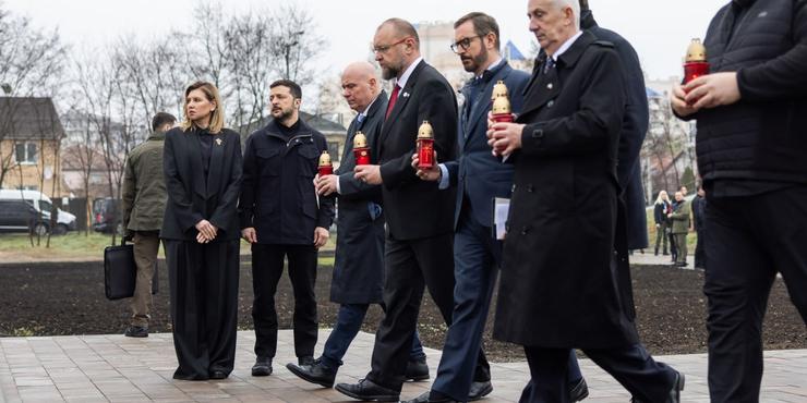 Третя річниця звільнення від РФ: у Бучі Зеленський і делегації з Європи вшанували памʼять загиблих