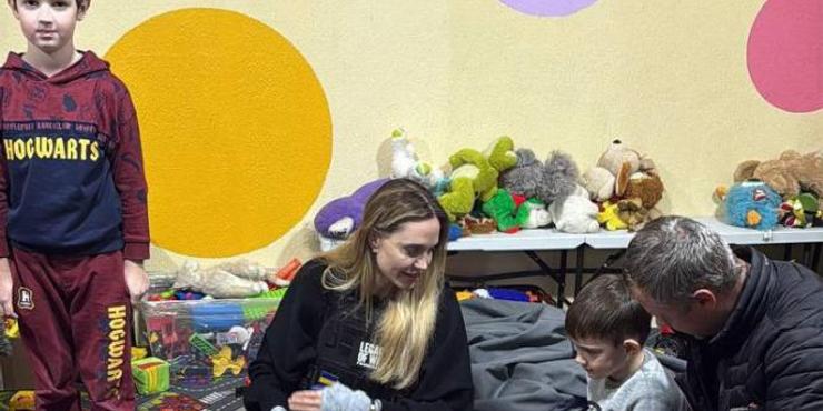 Анджеліна Джолі приїхала у прифронтовий Херсон і встигла навіть відвідати ТЦК, - ЗМІ