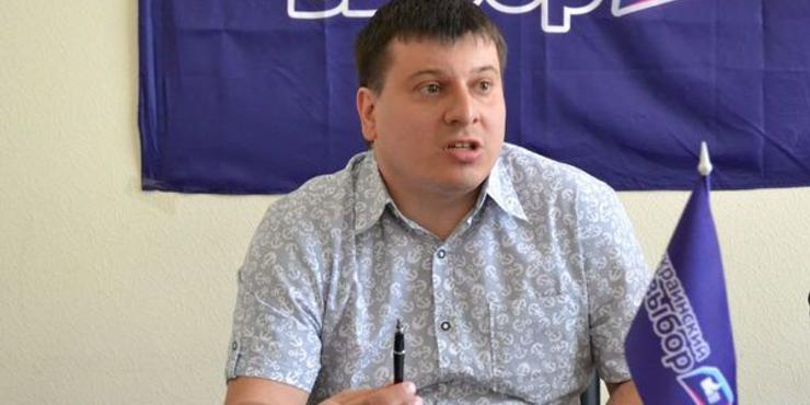 Помічник олігарха Новинського вважає "прекрасним" бомбардування України