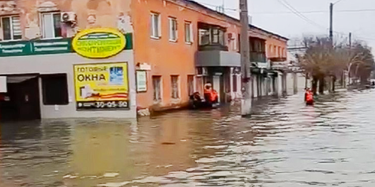У російських річках підвищується рівень води: через затоплення евакуюють людей