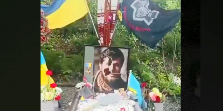 У Києві невідомі пошкодили могили бійців ЗСУ "Да Вінчі", "Джуса" та Петриченка