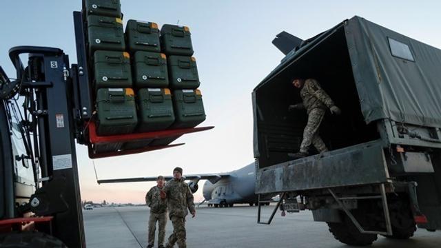 Поставки зброї із США