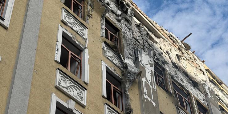 Удар дрона по будівлі ВСП Удар дрона по будівлі ВСП