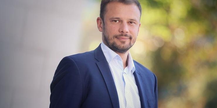 Чоловіків призовного віку, що вчаться за програмою фахової вищої освіти, треба позбавити відстрочки, - нардеп Бабак