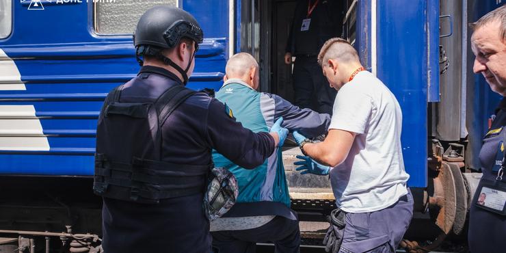 За день окупанти тричі атакували українську залізницю: троє працівників загинули, є поранені