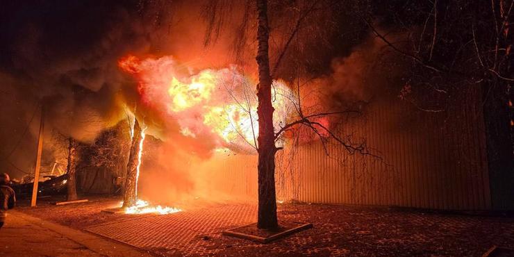 Російські дрони знову атакували Україну: у Дніпрі пошкоджено підприємства, у Харкові - поранено дитину