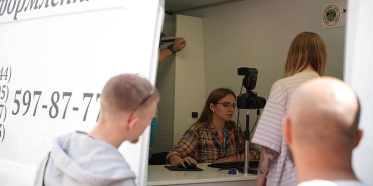 У Києві розгорнули мобільний центр для тих, хто під час обстрілу РФ втратив документи