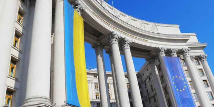 МЗС України спростувало інформацію The Telegraph про затримку зброї зі США через "шатдаун"