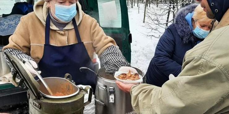 Свириденко повідомила, що у Києві розгорнуть 50 мобільних пунктів з гарячою їжею