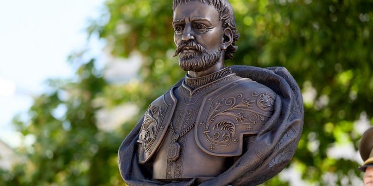 Погруддя Мазепи, яке Зеленський відкрив у Києво-Печерській лаврі, виявилося тимчасовою спорудою, - відповідь на запит