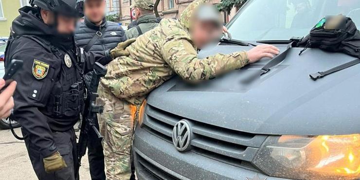 У Тернополі затримали військових, які позбавляли волі людей, вивозили за межі міста, били і вимагали гроші
