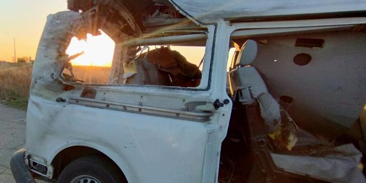 На Херсонщині окупанти атакували безпілотником евакуаційний автобус