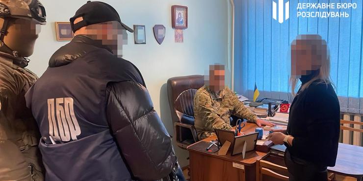 На Закарпатті викрили посадовця ТЦК, який схиляв військових до повторного СЗЧ