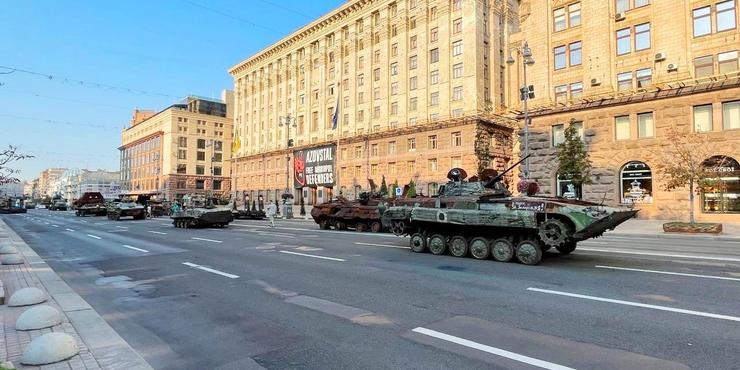 У Києві знову виставили знищену російську техніку до Дня Незалежності