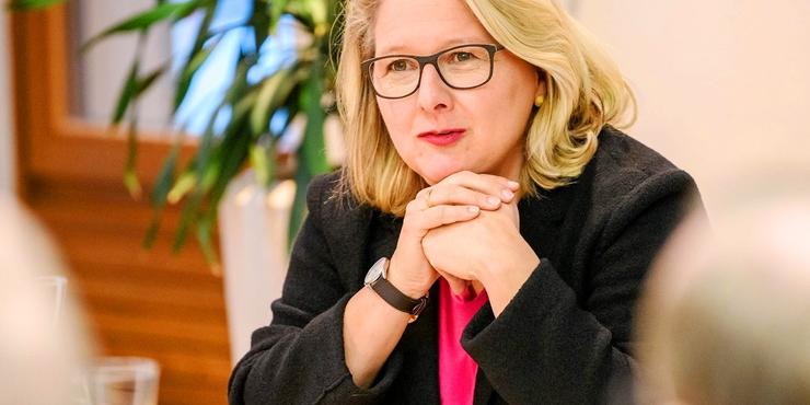 Міністерка з Німеччини приїхала до Києва, щоб провести переговори з Кубраковим, однак його звільнили