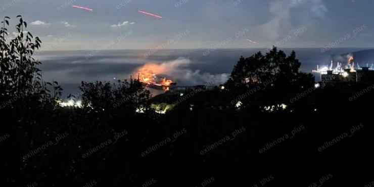 У російському порту Туапсе на Чорному морі виникла пожежа після удару дрона, пошкоджений нафтовий термінал і танкер