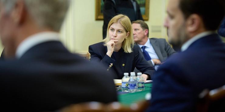 Мирні переговори йдуть повільно, але процес триває, - посолка Стефанішина