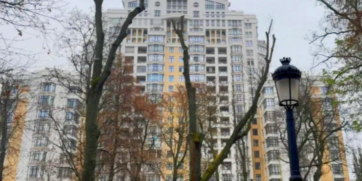 Журналісти зʼясували, що мати Міндіча купила три квартири у Києві після 2020 року