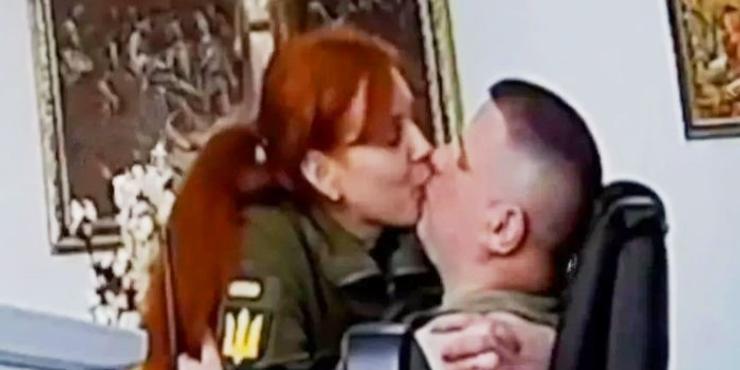 Керівник ТЦК на Рівненщині після відео з поцілунками переводиться у бойову частину