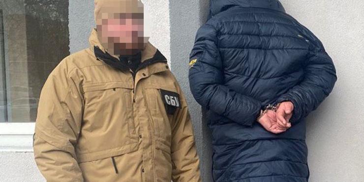 Посадовець Міноборони погорів на хабарі за зняття чоловіка з військового обліку