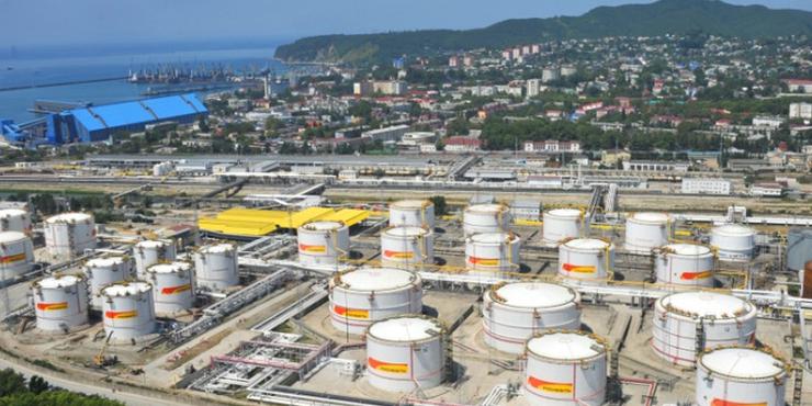 У Росії зупинилися два НПЗ "Роснефти" після атак дронів, — Reuters