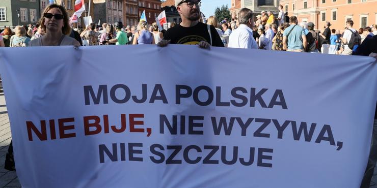 Демонстрація в Польщі проти нападів на українців «Моя Польща не б'є, не ображає»: поляки у 22 містах мітингували проти нападів на українців