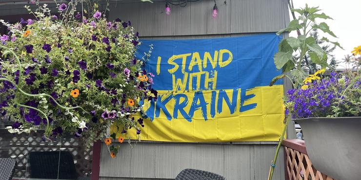 Напередодні зустрічі Трампа з Путіним, на Алясці відбувся мітинг на підтримку України