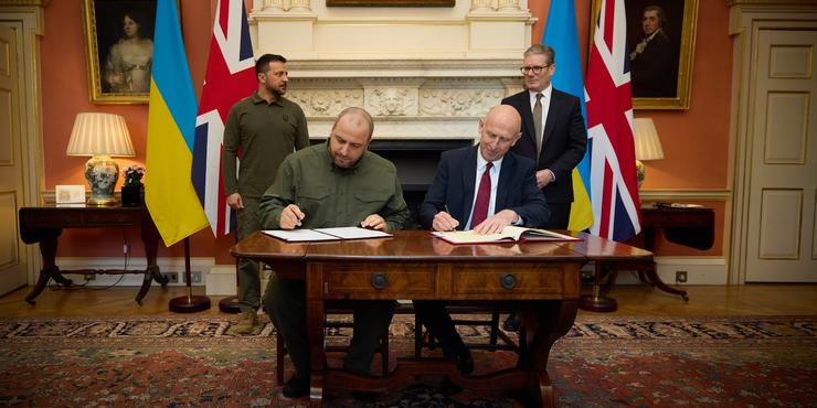 Україна та Велика Британія підписали кредитну угоду для розвитку виробництва і закупівлі сучасної зброї