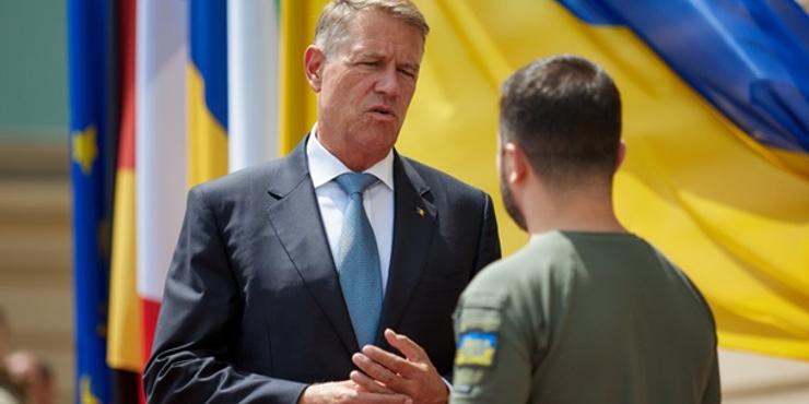 Президент Румунії прокоментував російські атаки на порти України на Дунаї, які розташовані дуже близько до його країни