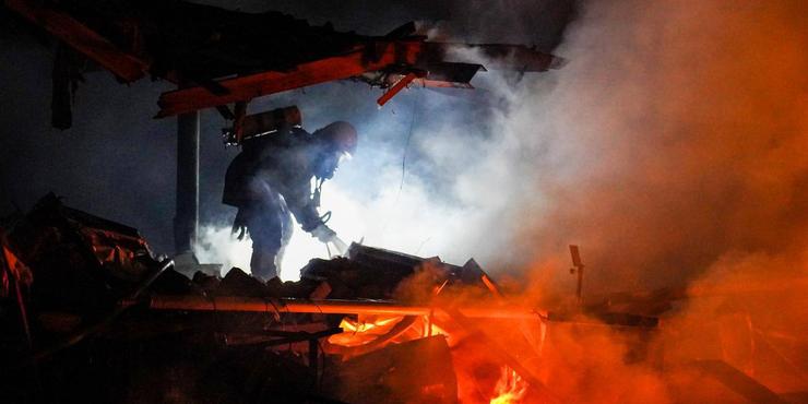 Під час нічної атаки РФ прицільно била по Канівській і Дністровський ГЕС: Зеленський попередив про загрозу для Молдови