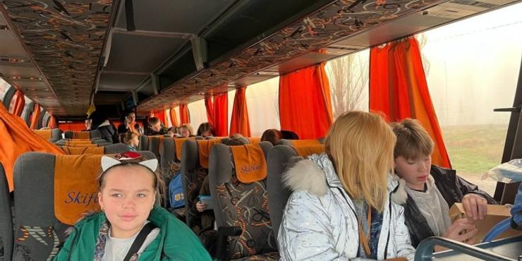 В Україну повернули 24 дитини, яких росіяни викрали з Херсону: як це було