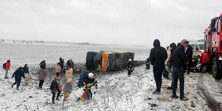У Хмельницькій області перекинувся автобус з пасажирами