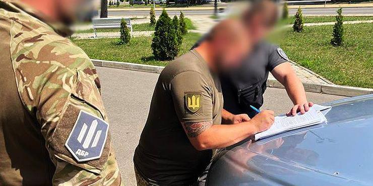 На Донеччині воєнком і поліцейський продавали підробні документи про непридатність до служби