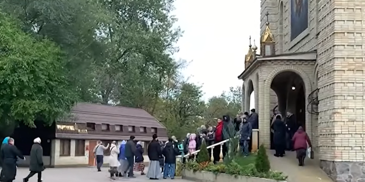 У Черкасах прихильники московського патріархату влаштували масову бійку у соборі: намагалися захопити приміщення