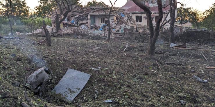 У Львові уламки ракет впали на багатоповерхівки, на Львівщині пошкоджені 10 будинків: що відомо про нічний обстріл