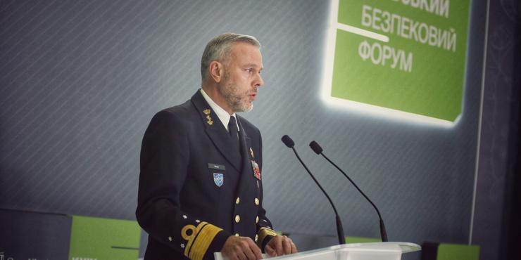 Делегація НАТО у Києві ховалась від ракетного удару в укритті: Бауер поділився враженнями