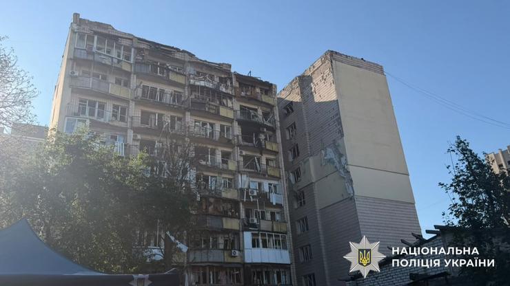Наслідки атаки РФ у Києві будинок після атаки РФ
