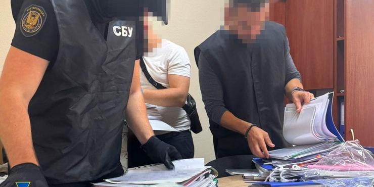 СБУ викрила топпосадовців Луганської ОВА, які намагалися привласнити державні кошти СБУ викрила топпосадовців Луганської ОВА, які намагалися привласнити державні кошти