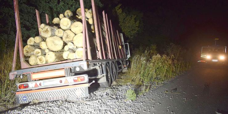 Смертельна аварія на Хмельниччині: вантажівка протаранила легковик із дітьми